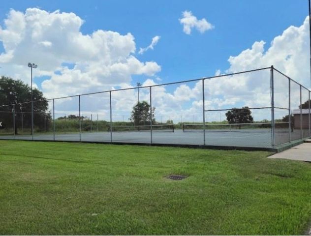 498 Brahman Trail, Angleton, TX 77515