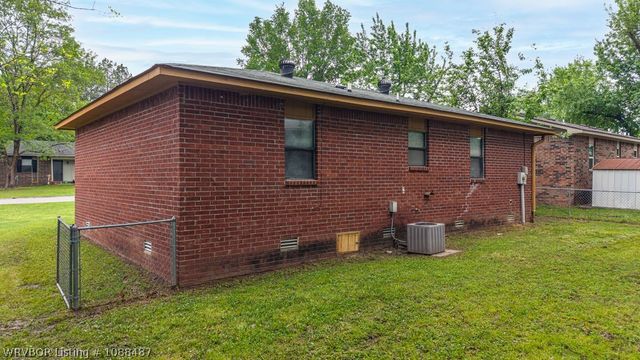 1328 Bon Air, Van Buren, AR 72956