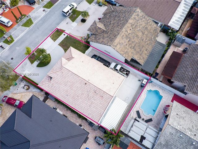 8952 NW 145th Lane, Miami Lakes, FL 33018