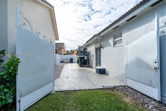 8952 NW 145th Lane, Miami Lakes, FL 33018