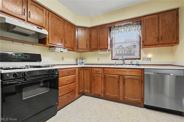 145 Michael Lane, Cuyahoga Falls, OH 44223