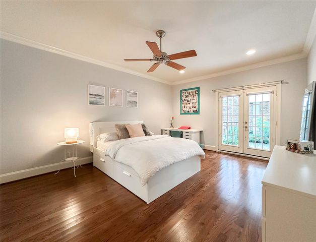 4042 Bellefontaine St, Houston, TX 77025