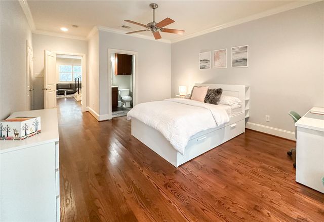 4042 Bellefontaine St, Houston, TX 77025