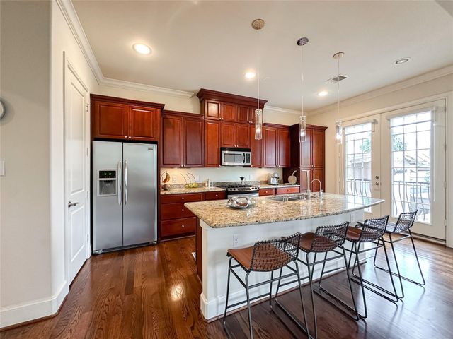 4042 Bellefontaine St, Houston, TX 77025