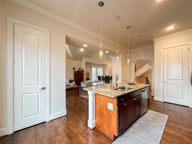 4042 Bellefontaine St, Houston, TX 77025