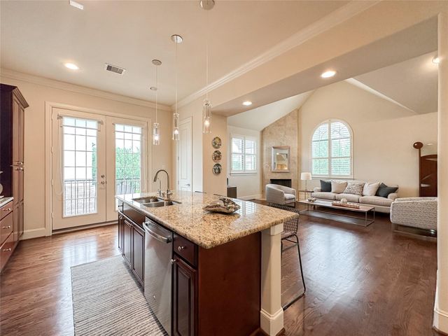 4042 Bellefontaine St, Houston, TX 77025