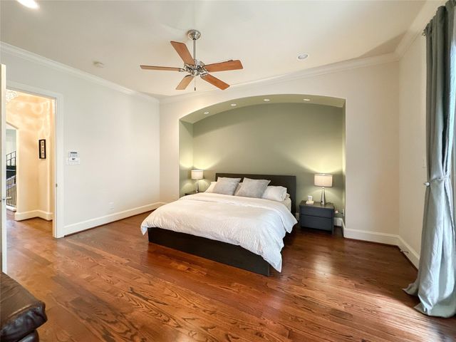 4042 Bellefontaine St, Houston, TX 77025