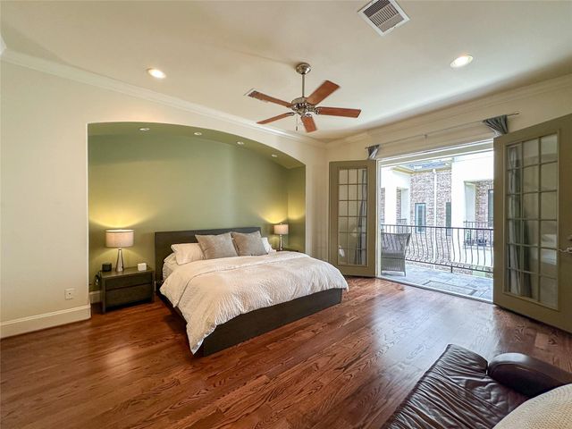 4042 Bellefontaine St, Houston, TX 77025