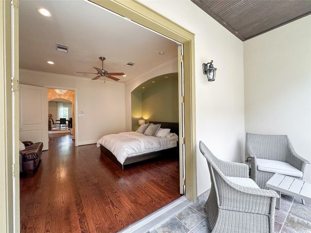 4042 Bellefontaine St, Houston, TX 77025