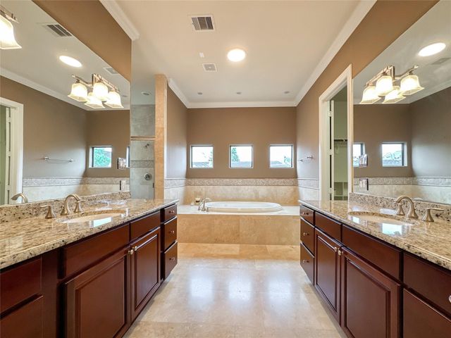 4042 Bellefontaine St, Houston, TX 77025