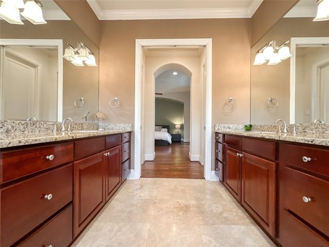 4042 Bellefontaine St, Houston, TX 77025