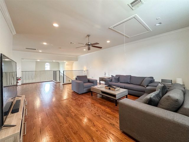 4042 Bellefontaine St, Houston, TX 77025