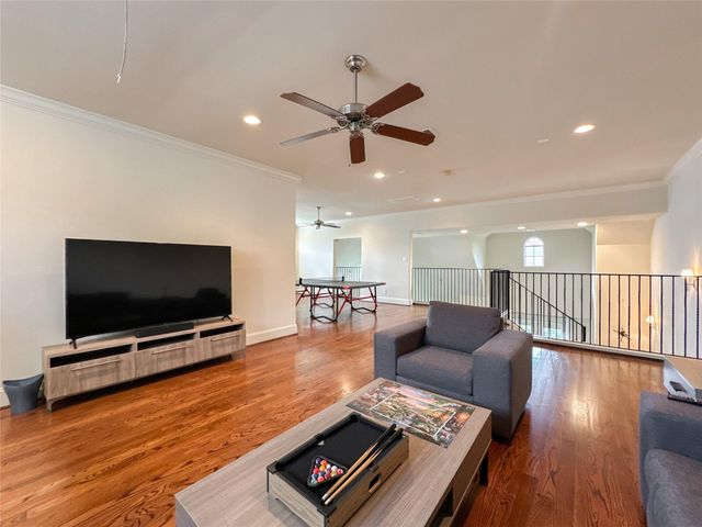 4042 Bellefontaine St, Houston, TX 77025