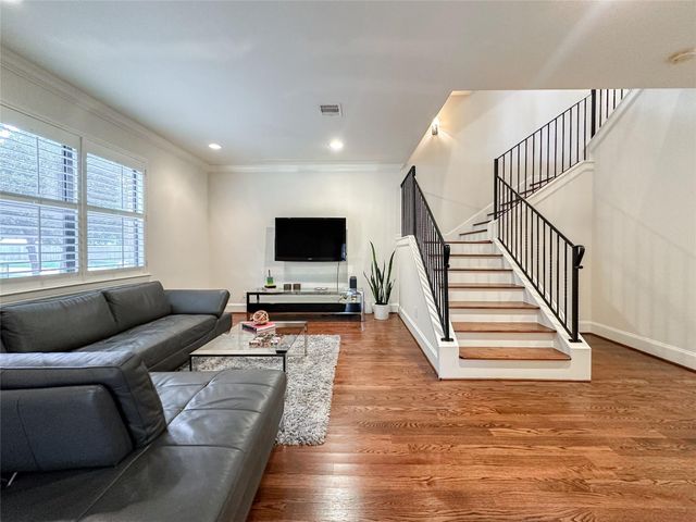 4042 Bellefontaine St, Houston, TX 77025