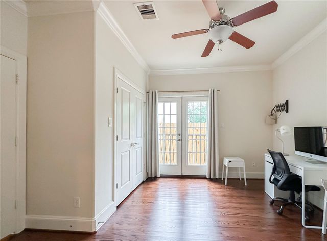 4042 Bellefontaine St, Houston, TX 77025