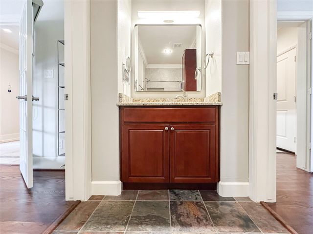 4042 Bellefontaine St, Houston, TX 77025