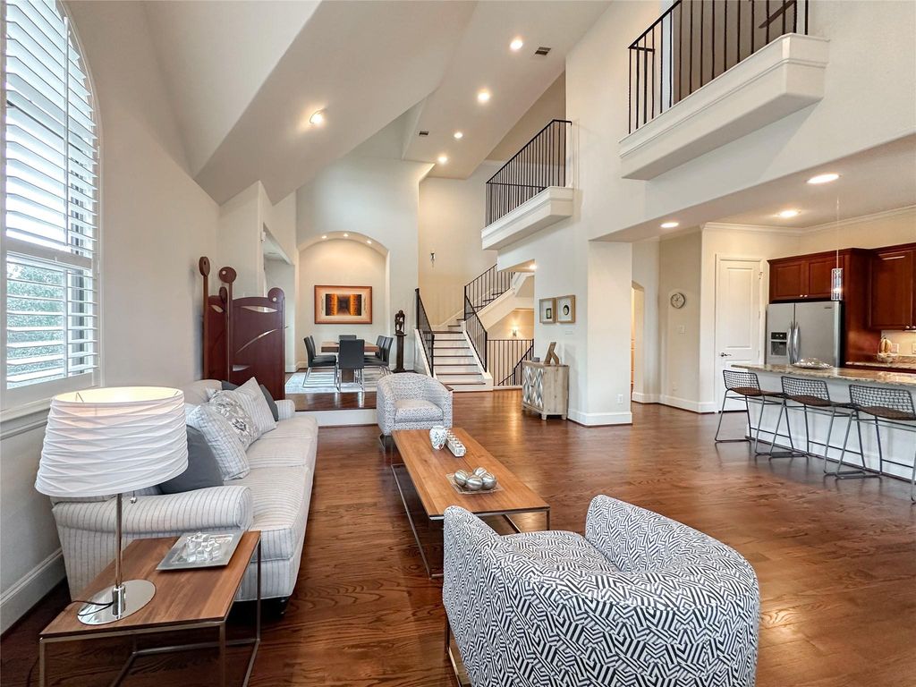 4042 Bellefontaine St, Houston, TX 77025