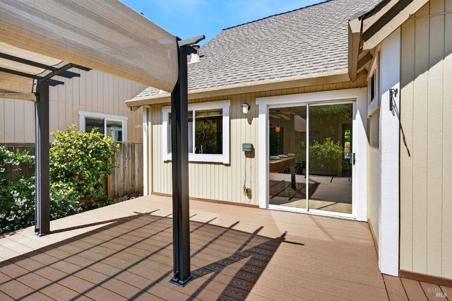 1612 Woodhue Ave, Santa Rosa, CA 95403