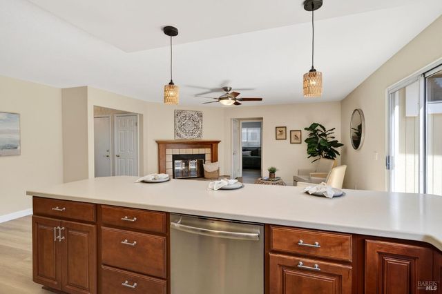 1612 Woodhue Ave, Santa Rosa, CA 95403