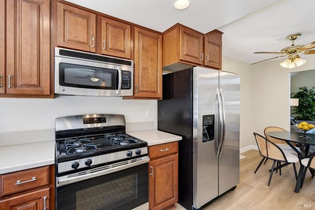 1612 Woodhue Ave, Santa Rosa, CA 95403