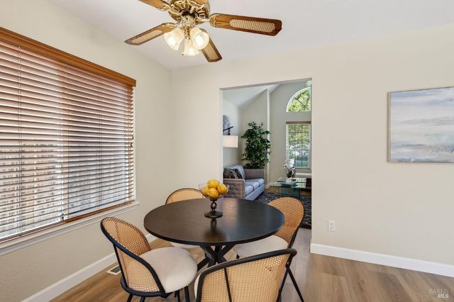 1612 Woodhue Ave, Santa Rosa, CA 95403