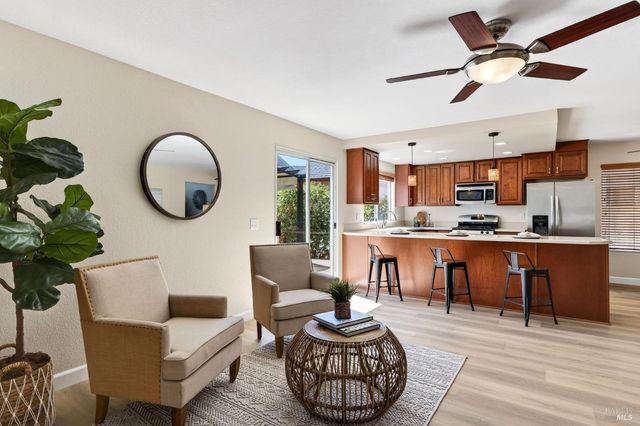 1612 Woodhue Ave, Santa Rosa, CA 95403