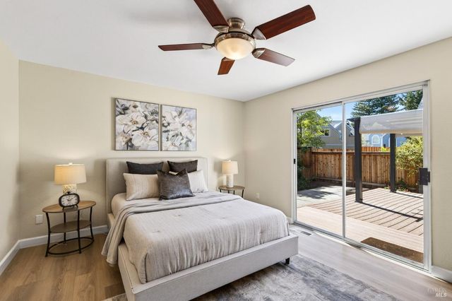 1612 Woodhue Ave, Santa Rosa, CA 95403