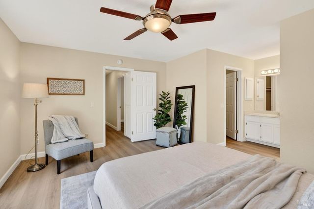 1612 Woodhue Ave, Santa Rosa, CA 95403