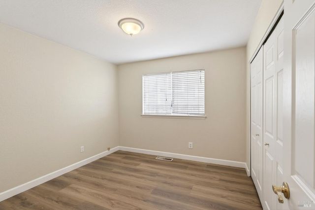 1612 Woodhue Ave, Santa Rosa, CA 95403