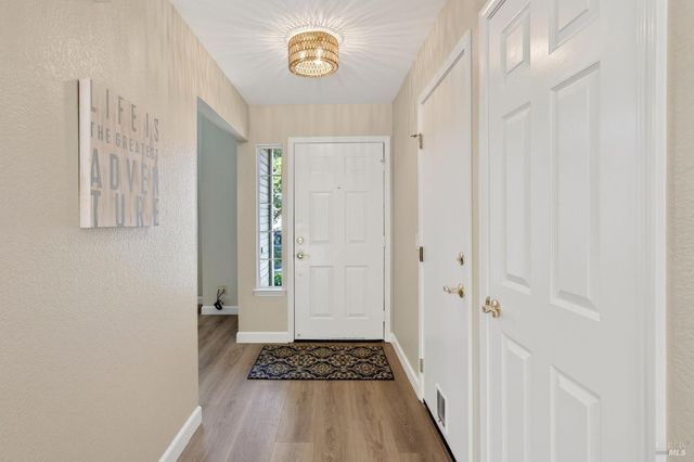 1612 Woodhue Ave, Santa Rosa, CA 95403