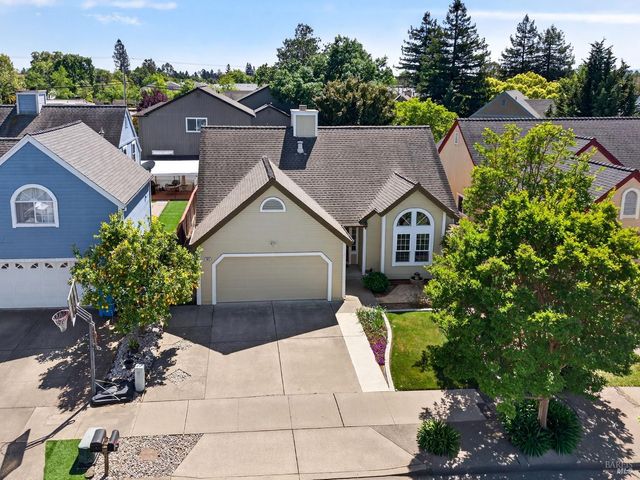 1612 Woodhue Ave, Santa Rosa, CA 95403