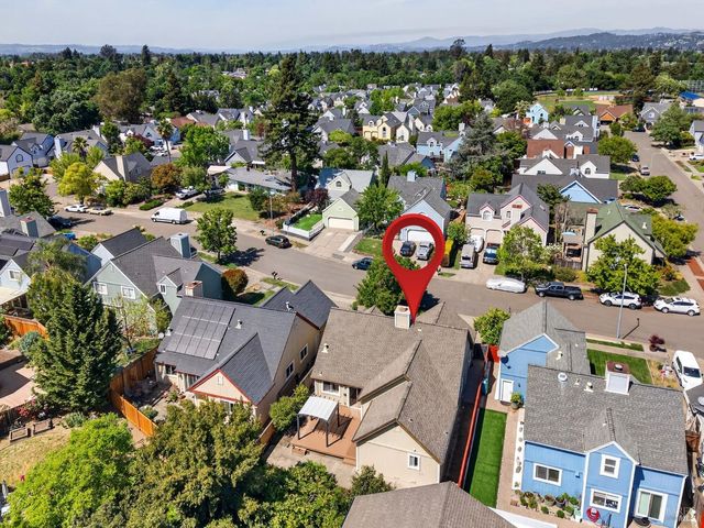 1612 Woodhue Ave, Santa Rosa, CA 95403