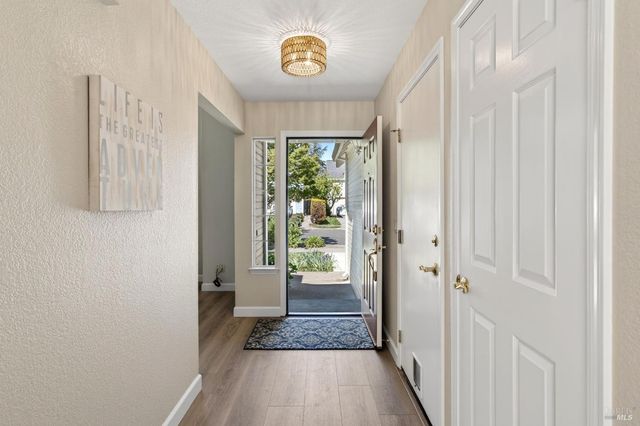 1612 Woodhue Ave, Santa Rosa, CA 95403