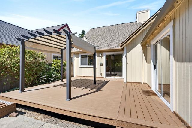 1612 Woodhue Ave, Santa Rosa, CA 95403