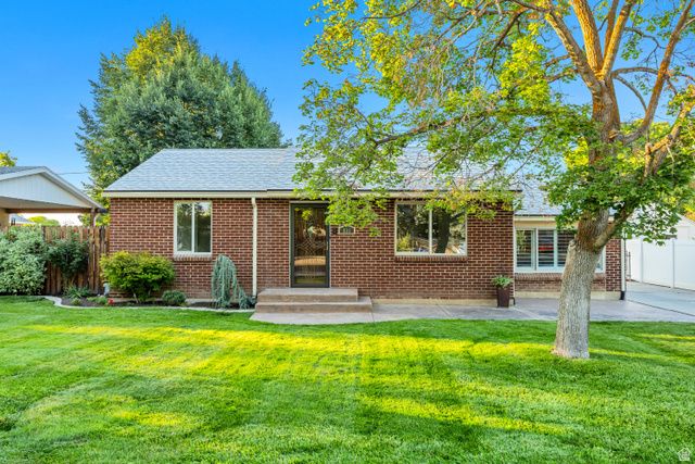 831 E VICS RD, Sandy, UT 84094