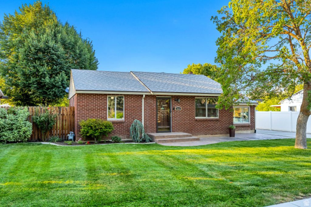 831 E VICS RD, Sandy, UT 84094