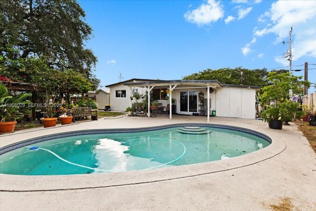 3911 SW 32nd Ave, West Park, FL 33023