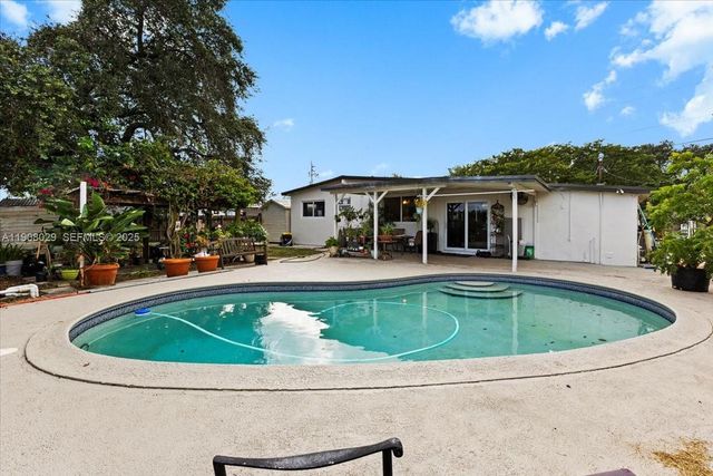 3911 SW 32nd Ave, West Park, FL 33023