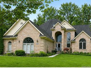 22119 Oakwood Drive, Brownstown Charter Township, MI 48193
