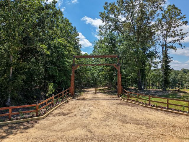 111 Adaleighs Way, Big Sandy, TN 38221