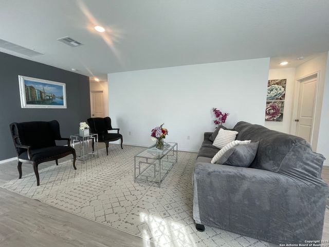 6948 Calcite Trl, Elmendorf, TX 78112