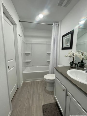 6948 Calcite Trl, Elmendorf, TX 78112