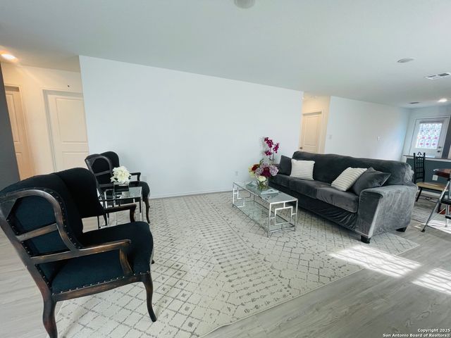 6948 Calcite Trl, Elmendorf, TX 78112