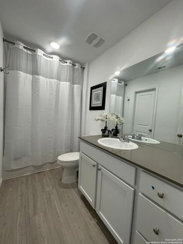 6948 Calcite Trl, Elmendorf, TX 78112