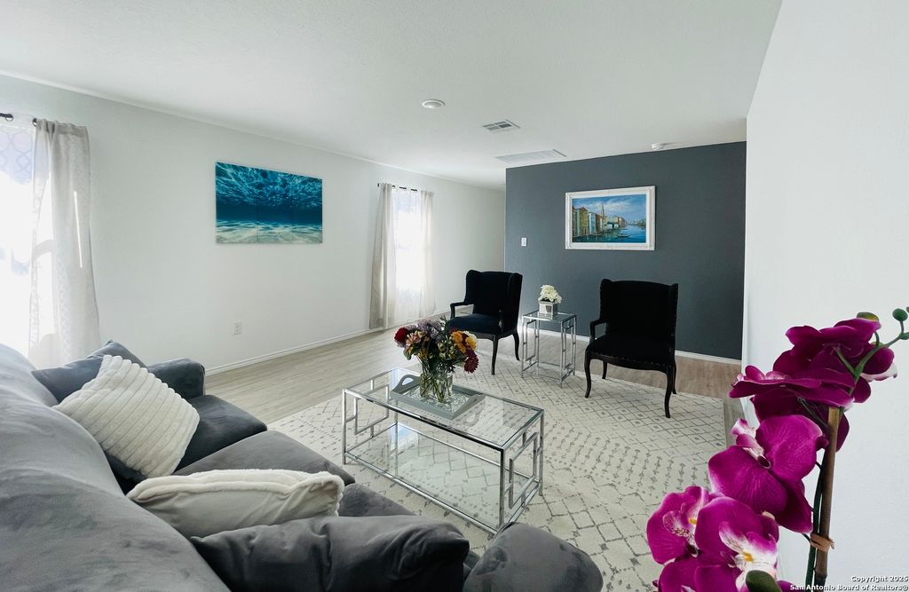 6948 Calcite Trl, Elmendorf, TX 78112