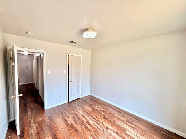 9212 Coral Lane, Fort Worth, TX 76140