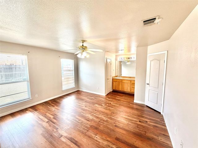 9212 Coral Lane, Fort Worth, TX 76140