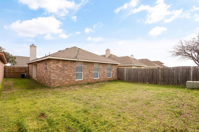 9212 Coral Lane, Fort Worth, TX 76140