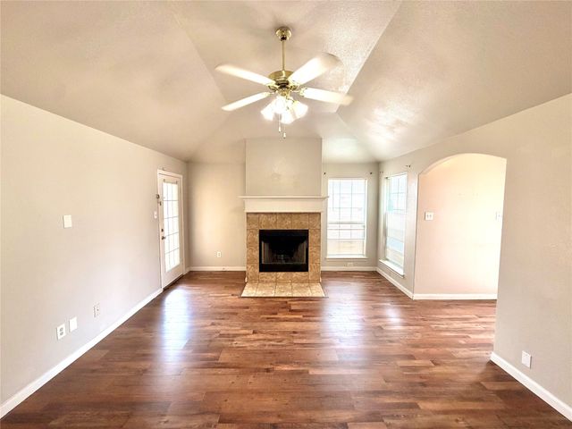 9212 Coral Lane, Fort Worth, TX 76140