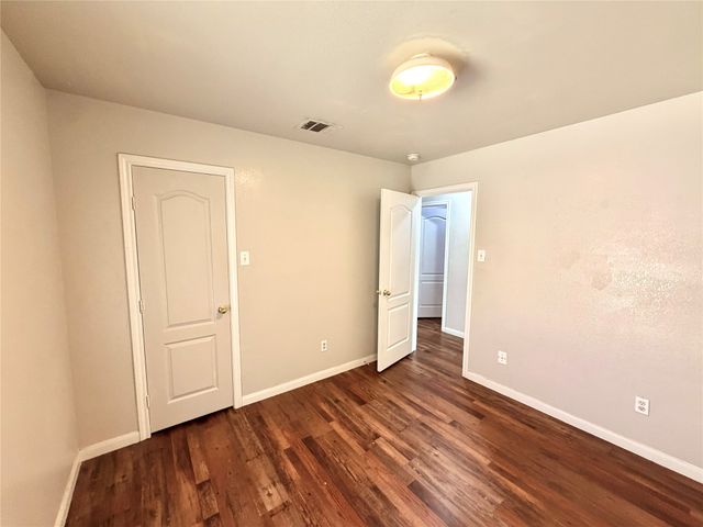 9212 Coral Lane, Fort Worth, TX 76140